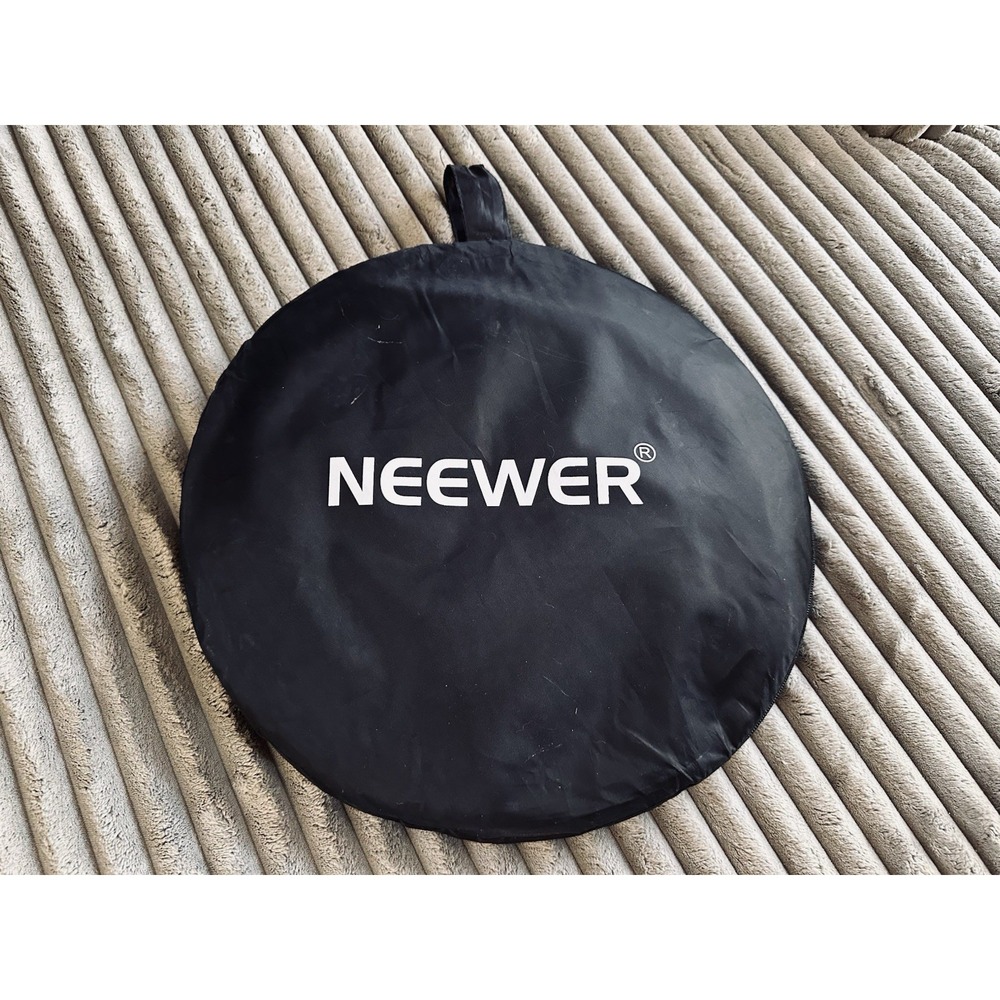 NEEWER 5 in 1 Folding Round Studio Light Reflector with Carrying Bag